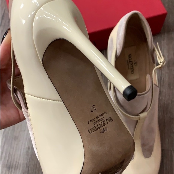 Authentic Valentino Patent Leather And Velvet T-Bar  pumps NEW! Never worn!! - Picture 4 of 4